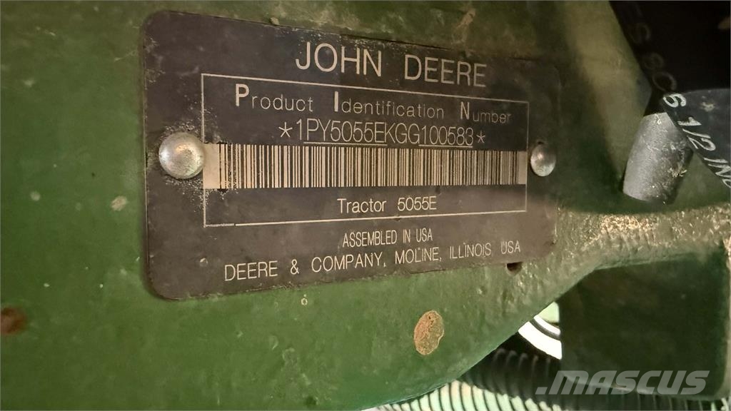 John Deere 5055E トラクター