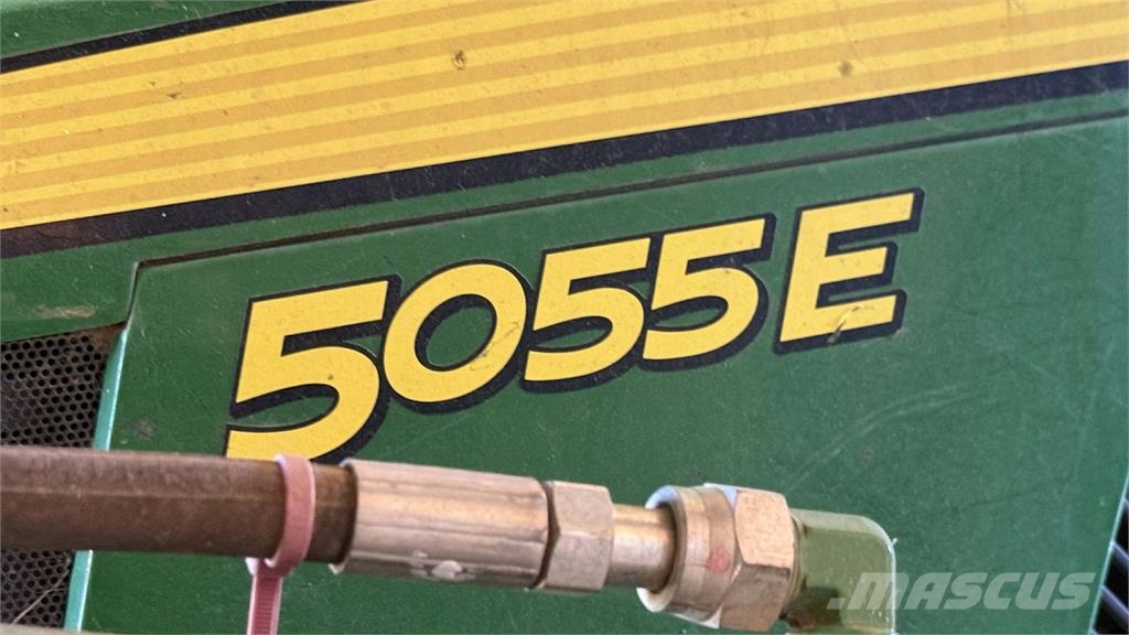 John Deere 5055E トラクター