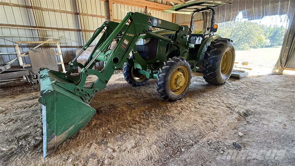 John Deere 5055E トラクター