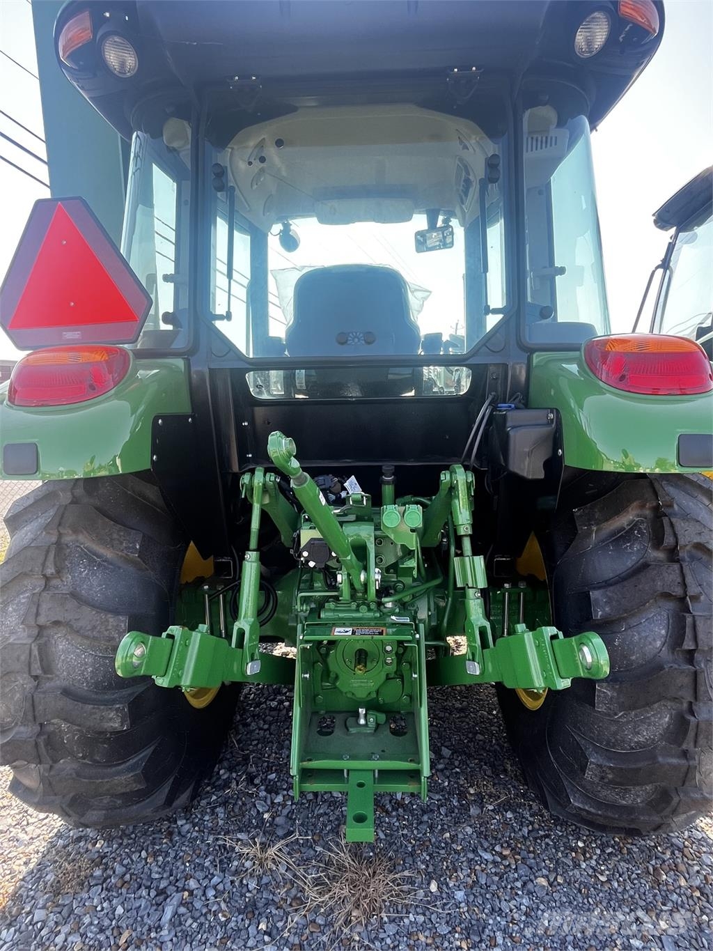 John Deere 5060E Коммунальные тракторы