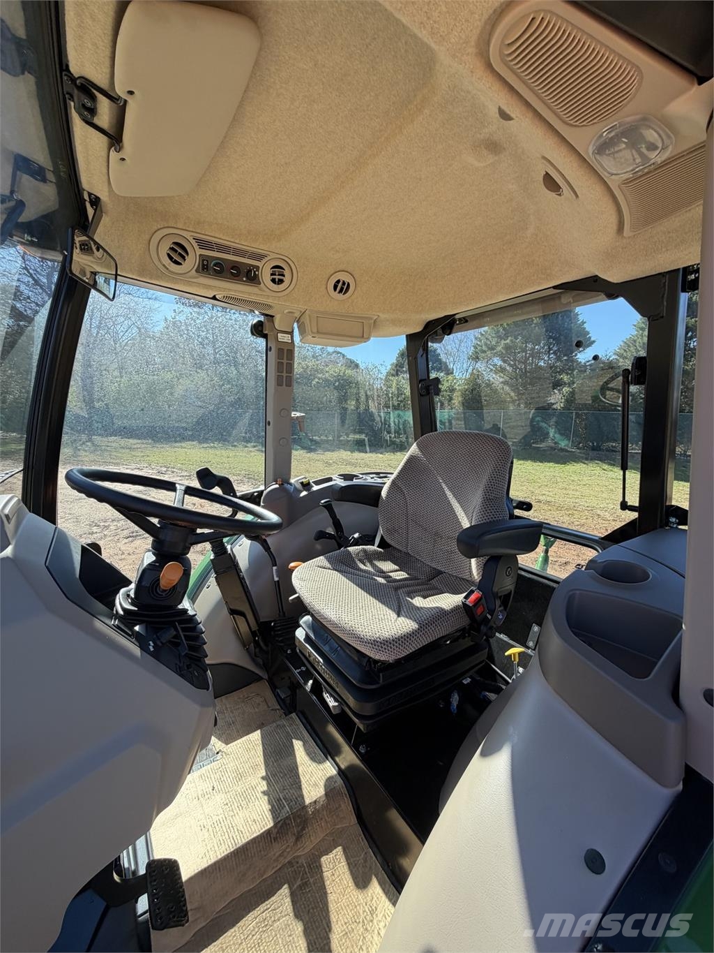 John Deere 5067E 트랙터