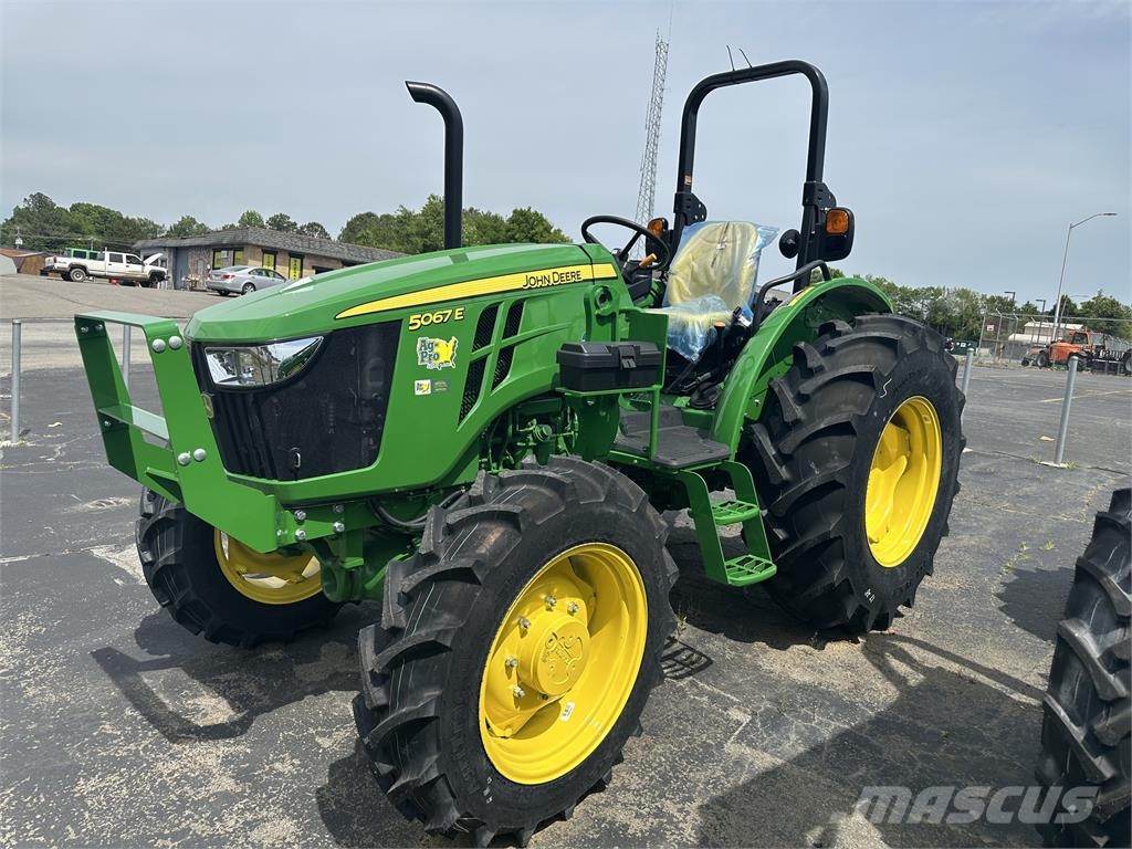 John Deere 5067E Трактори