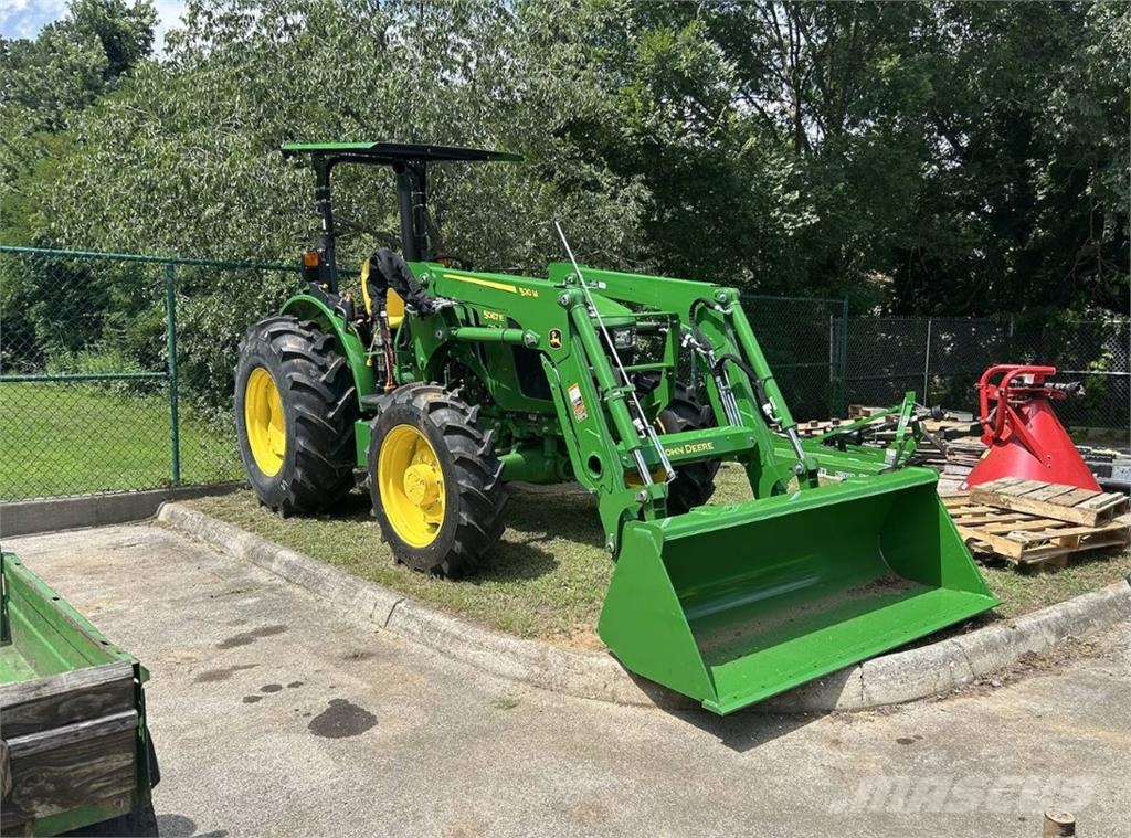 John Deere 5067E الجرارات