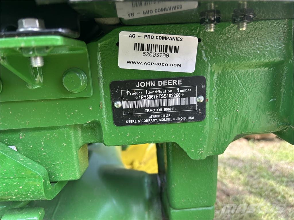 John Deere 5067E الجرارات