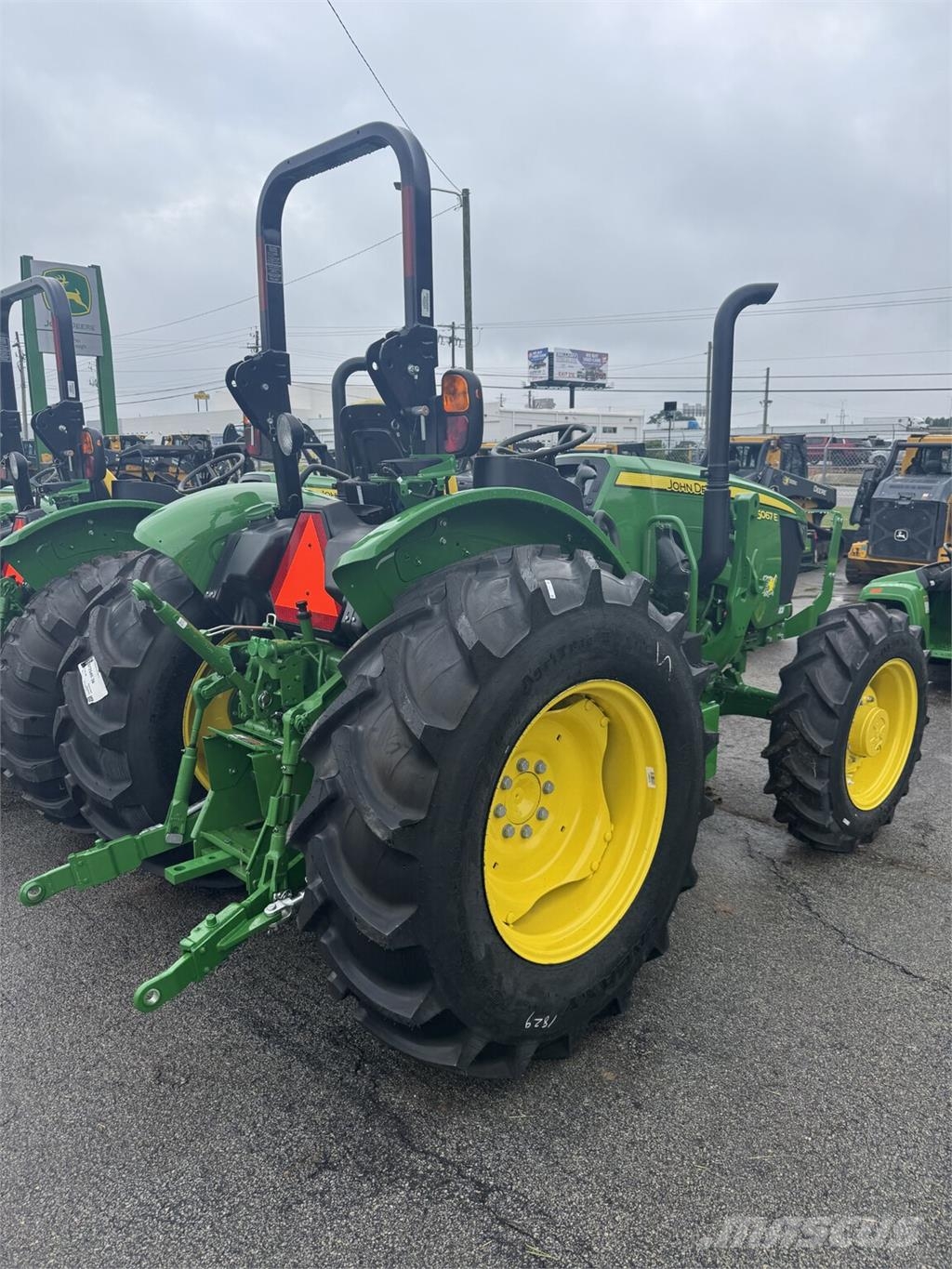 John Deere 5067E Трактори