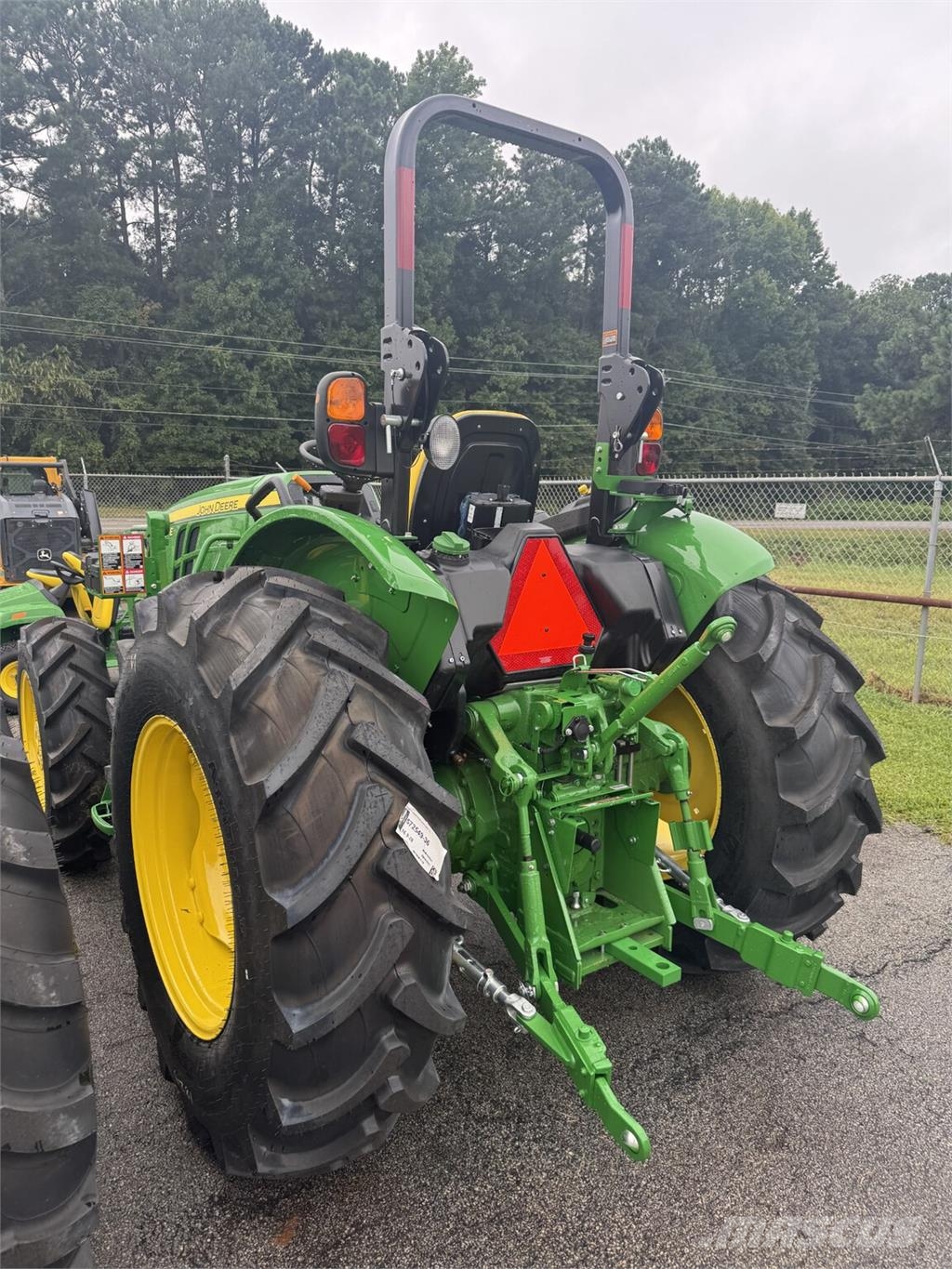 John Deere 5067E Трактори