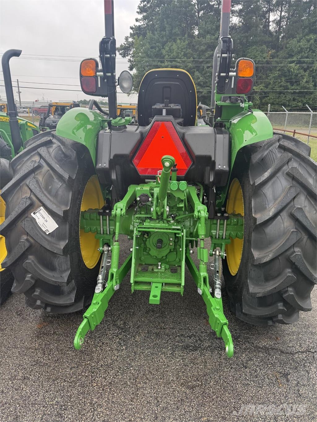 John Deere 5067E Трактори