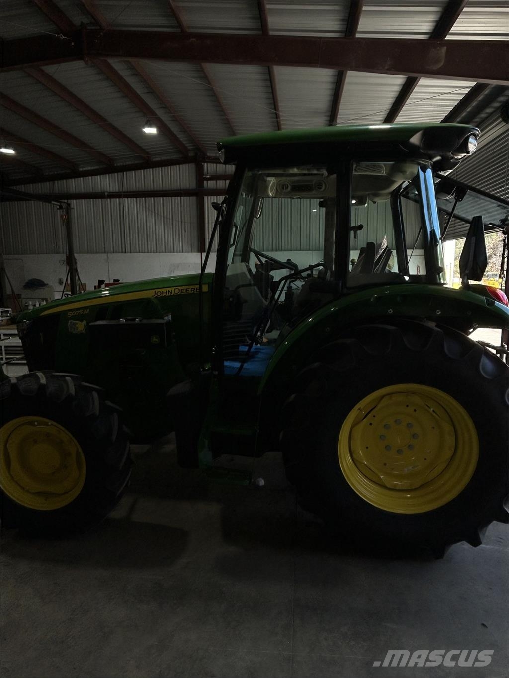 John Deere 5075M 트랙터
