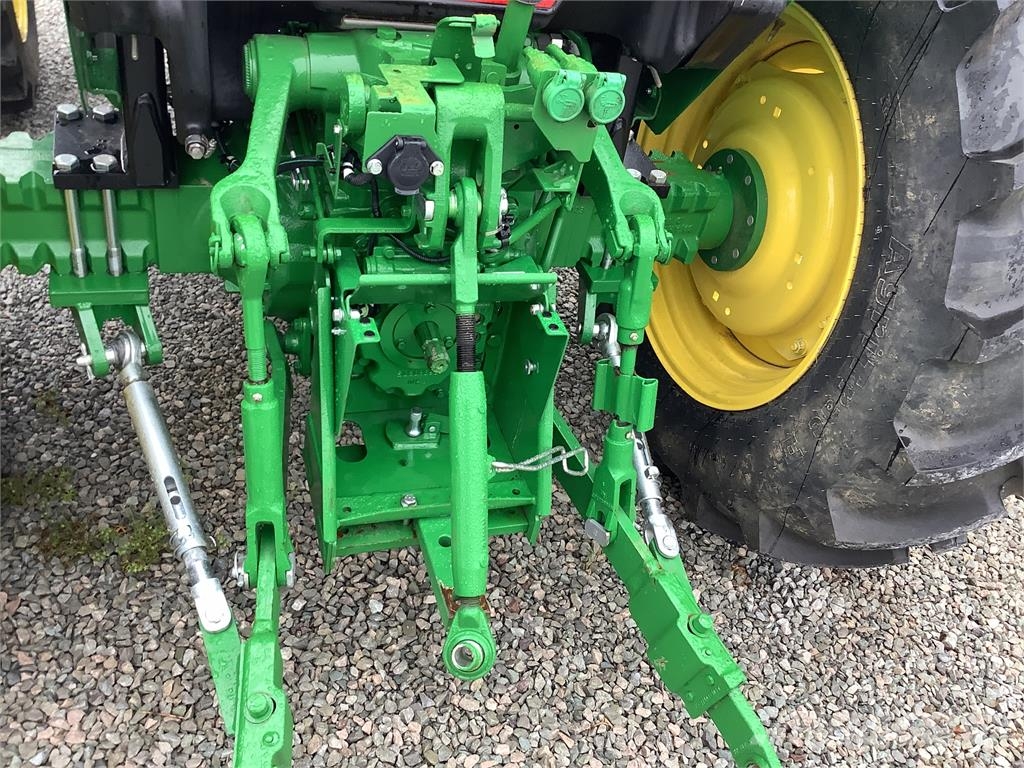 John Deere 5075E Трактори