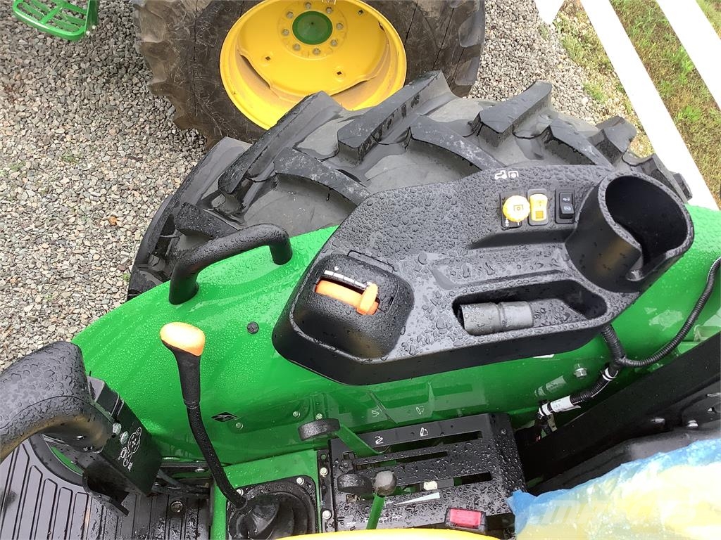 John Deere 5075E Трактори