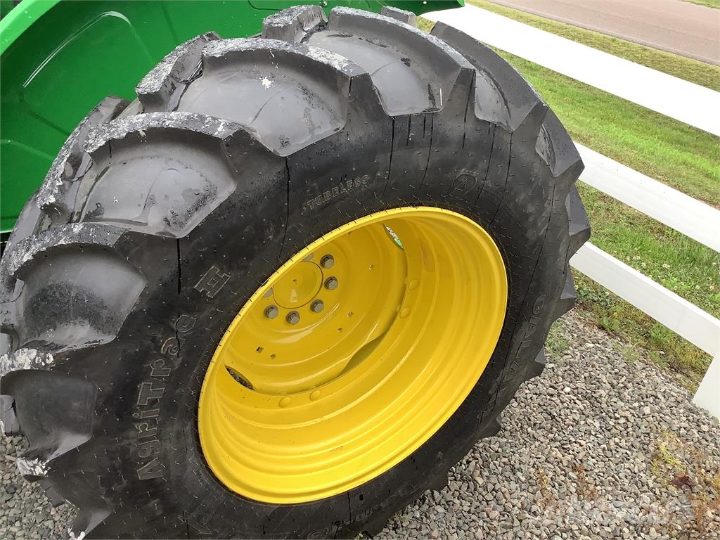 John Deere 5075E Трактори