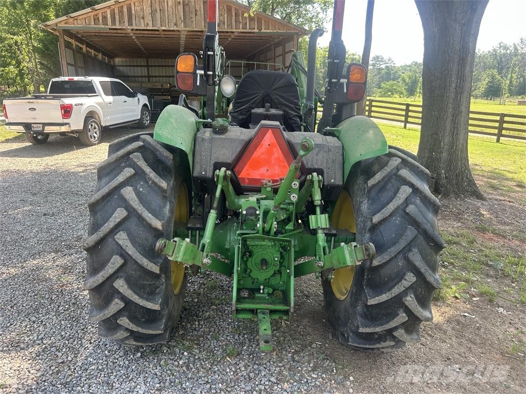 John Deere 5075E الجرارات