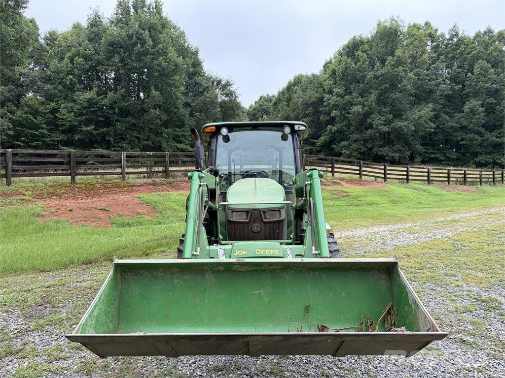 John Deere 5075E Коммунальные тракторы