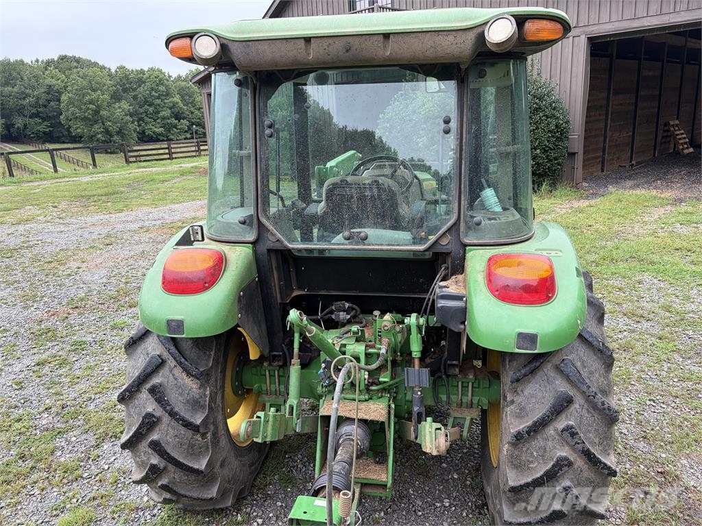 John Deere 5075E Коммунальные тракторы