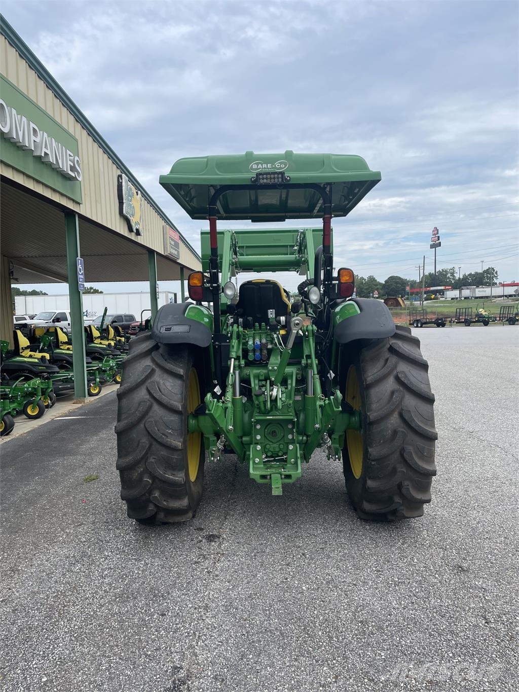 John Deere 5075M جرارات مدمجة