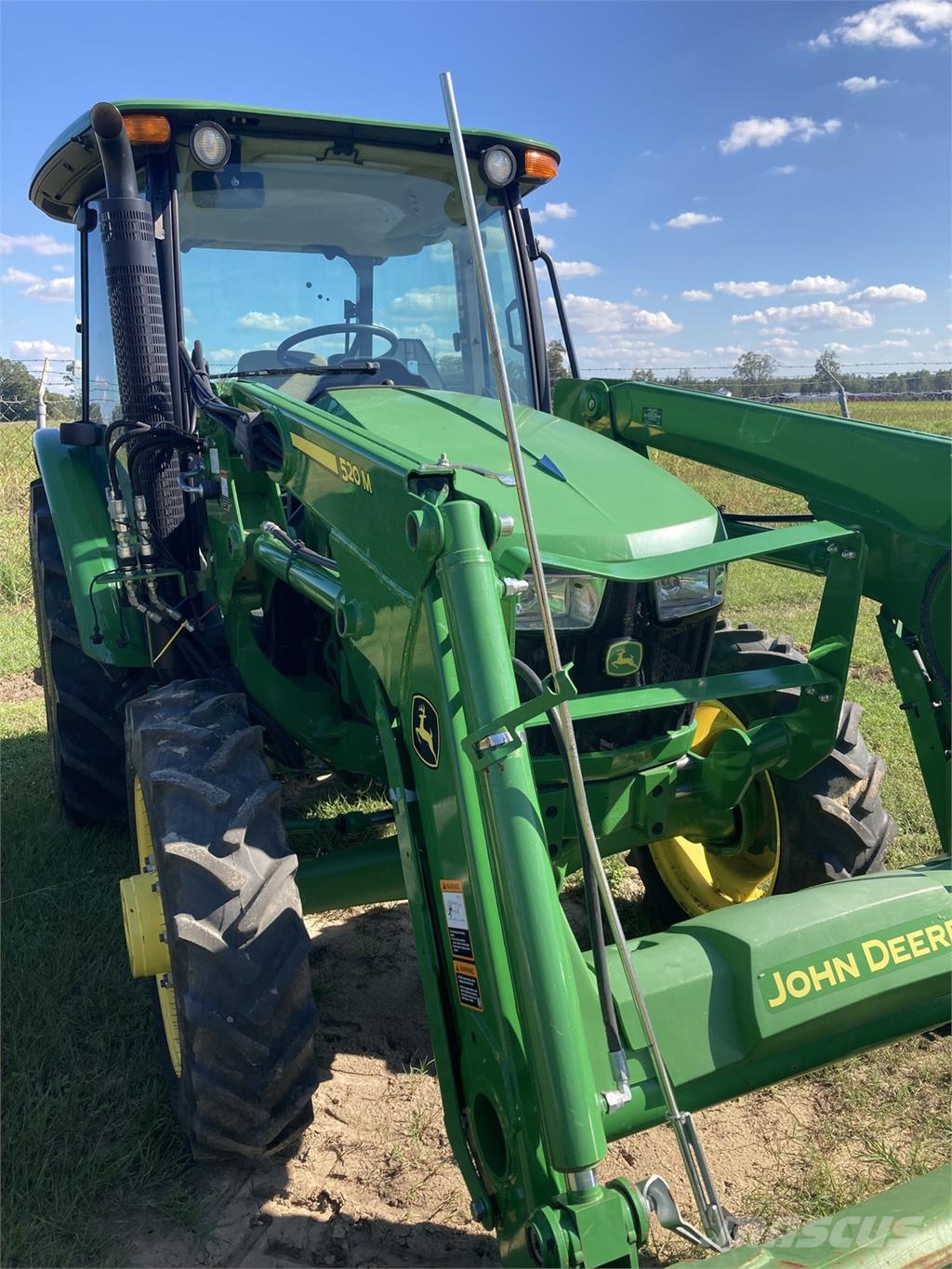 John Deere 5075E جرارات مدمجة