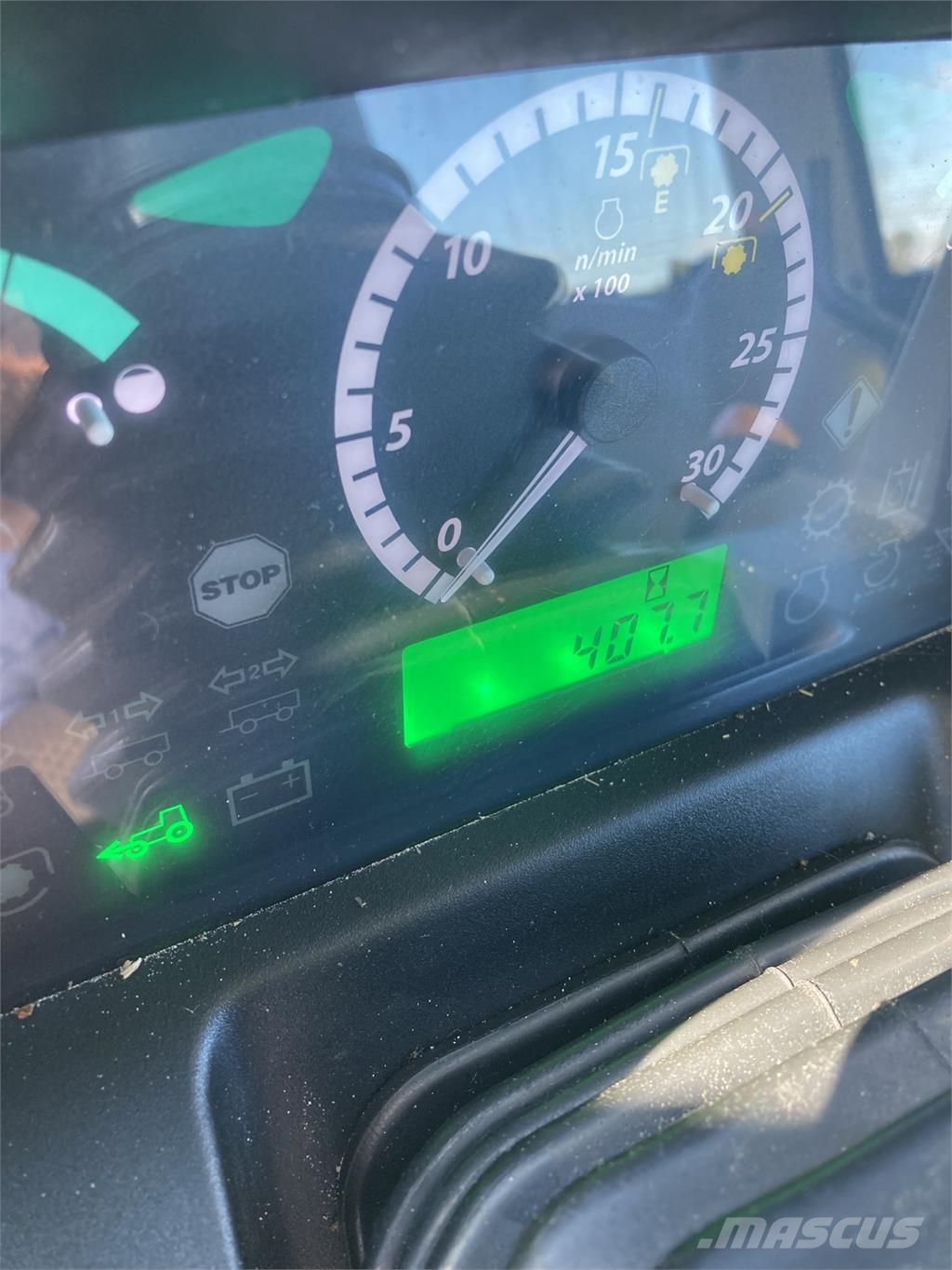 John Deere 5075E جرارات مدمجة