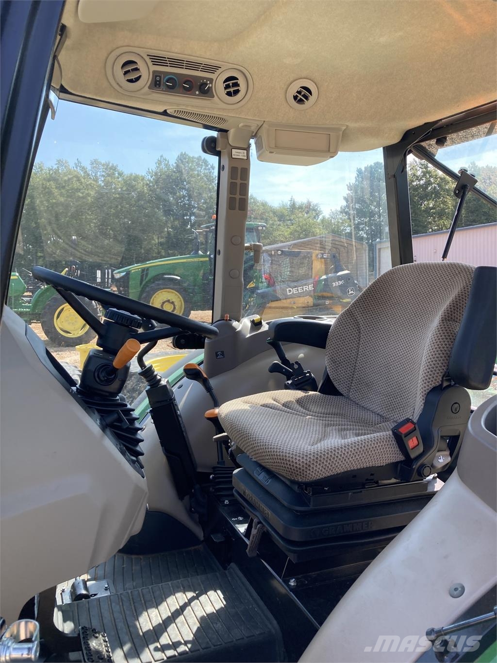 John Deere 5075E 拖拉机/农用车
