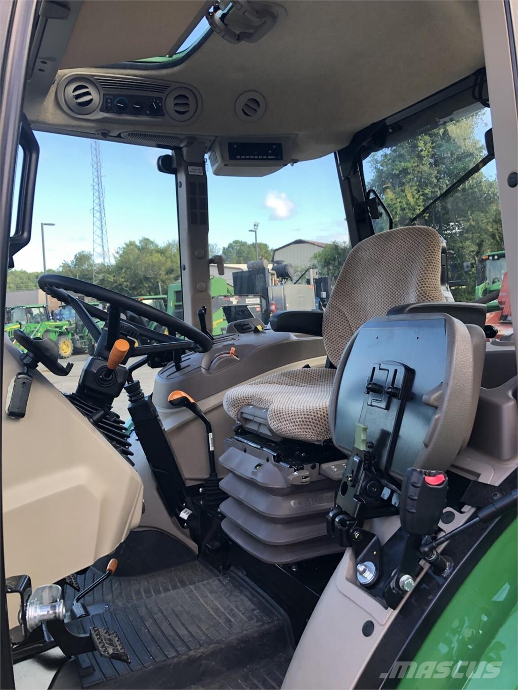 John Deere 5075E 拖拉机/农用车