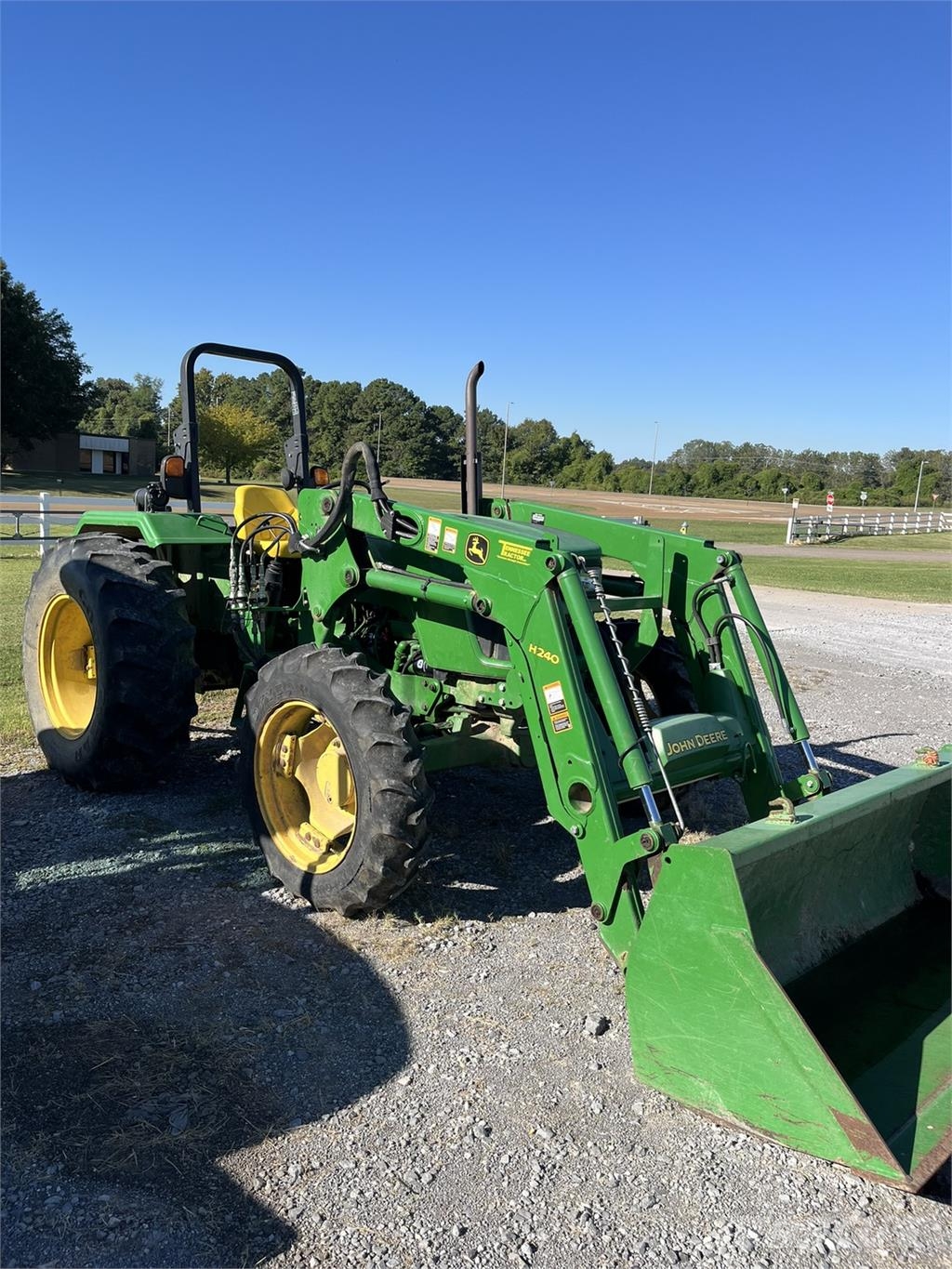 John Deere 5075E Traktorji
