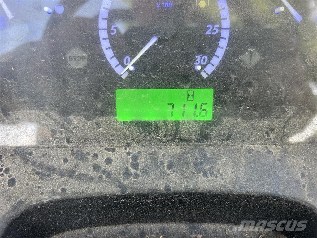 John Deere 5075E الجرارات