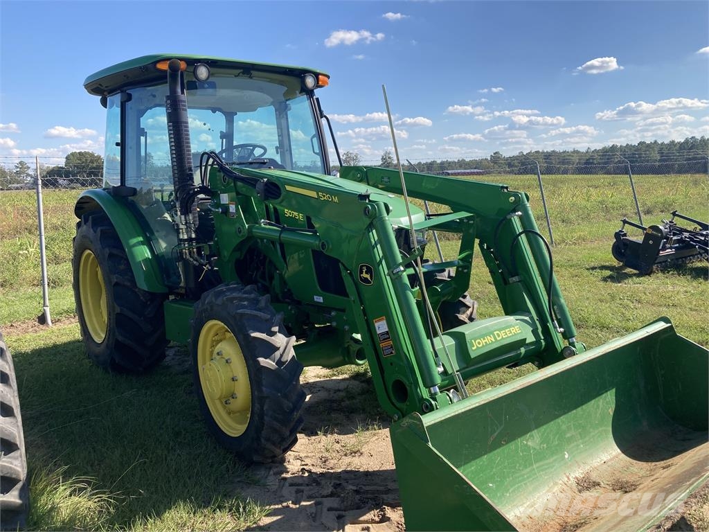John Deere 5075E جرارات مدمجة