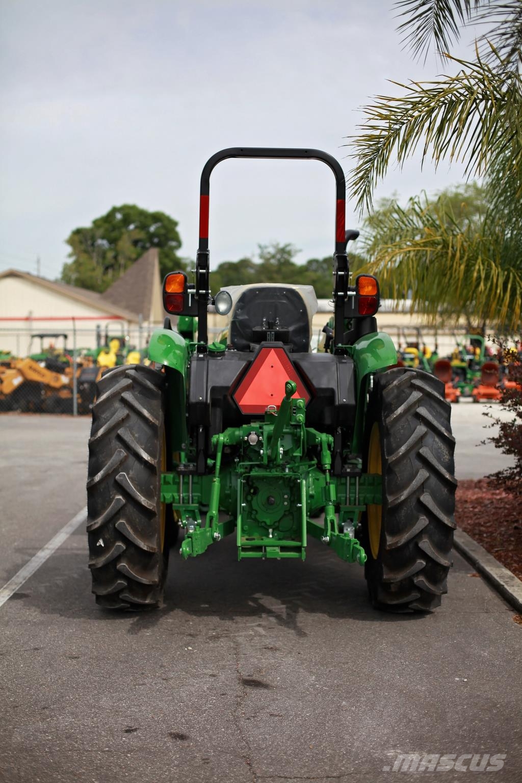 John Deere 5075E Traktorji