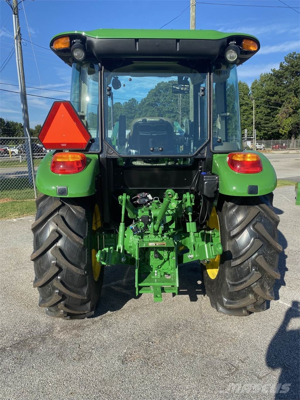 John Deere 5075E Traktorji
