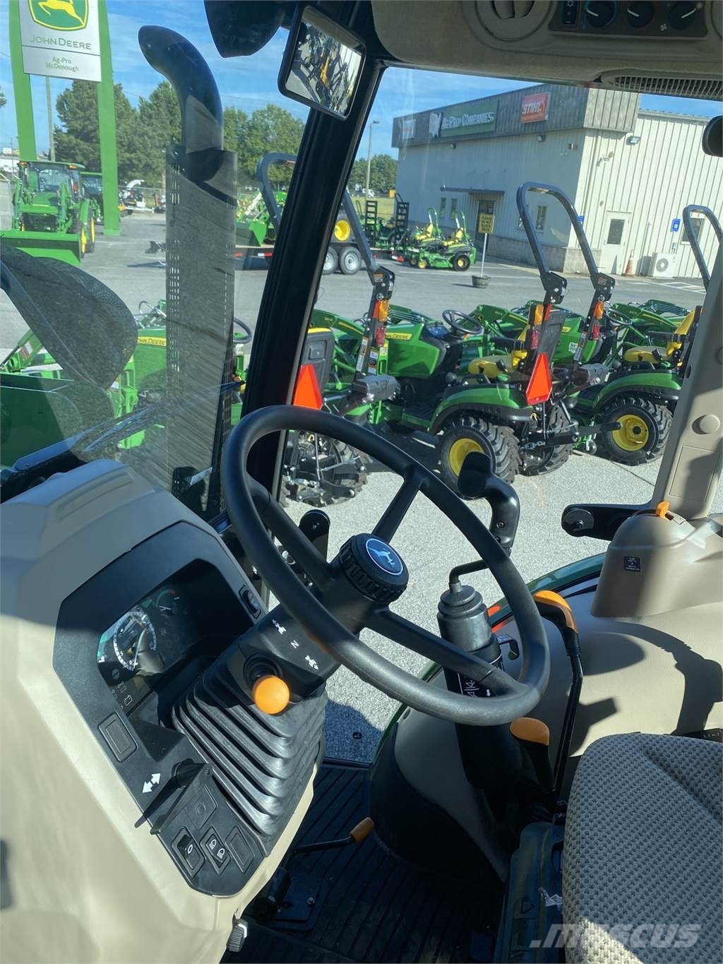 John Deere 5075E Traktorji