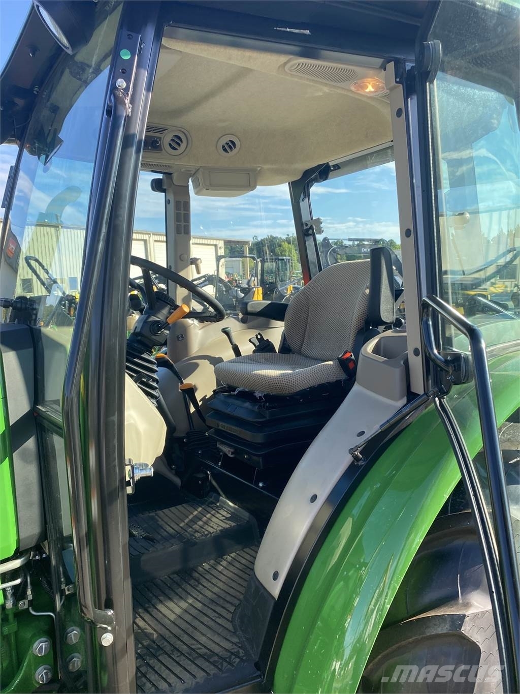 John Deere 5075E Traktorji