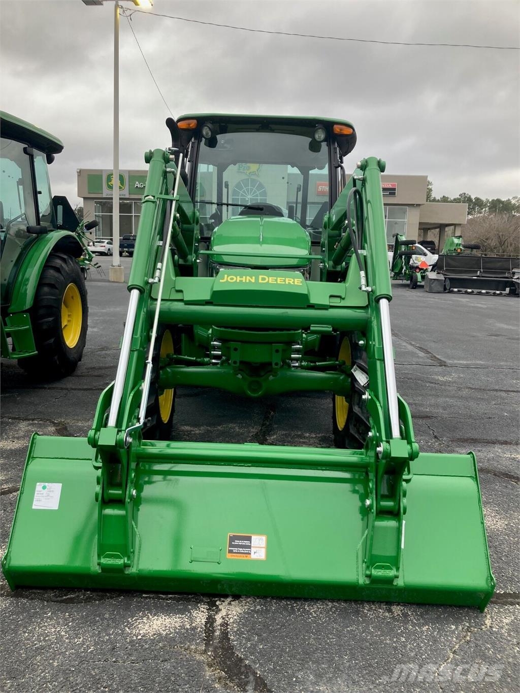 John Deere 5075E Traktorji