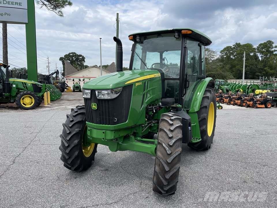 John Deere 5100E الجرارات