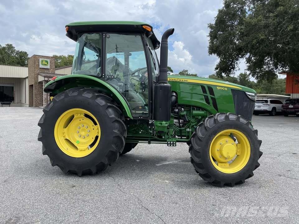 John Deere 5100E الجرارات