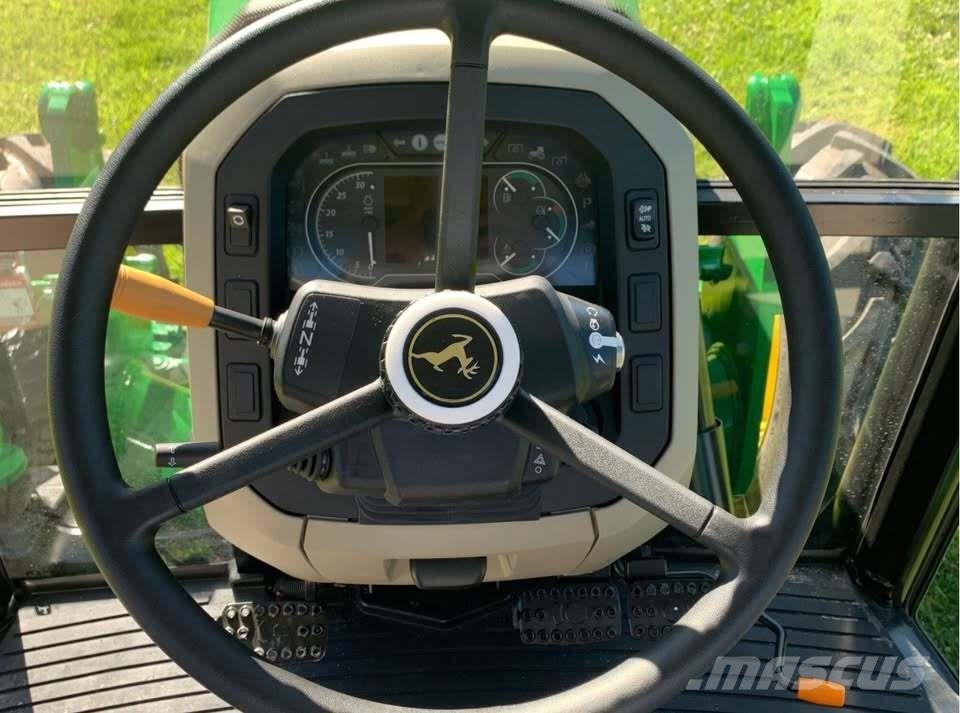 John Deere 5100E الجرارات