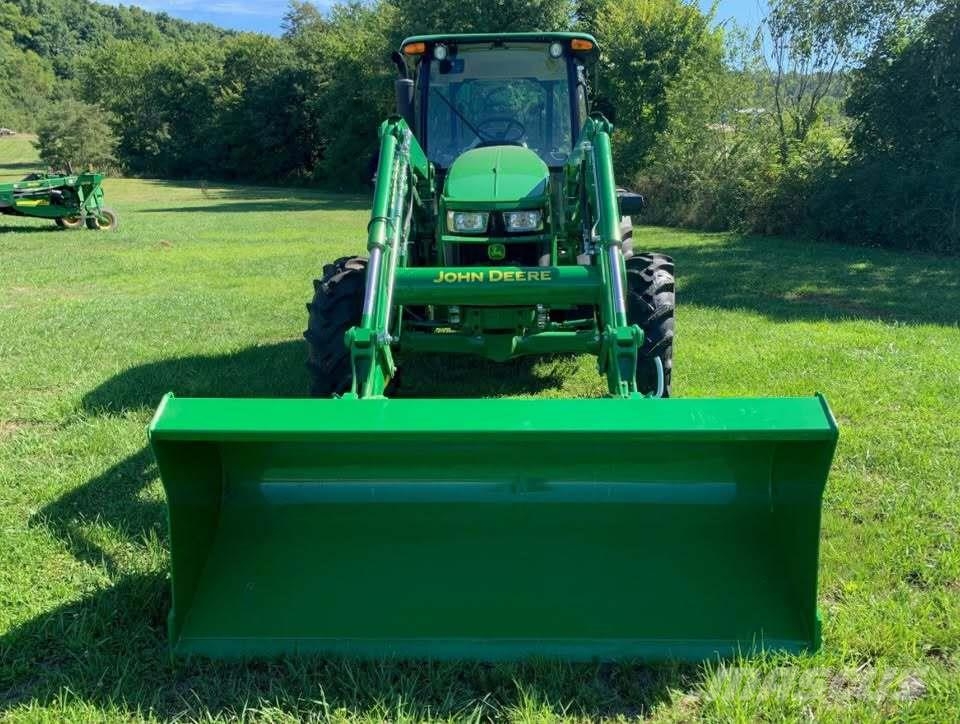 John Deere 5100E الجرارات