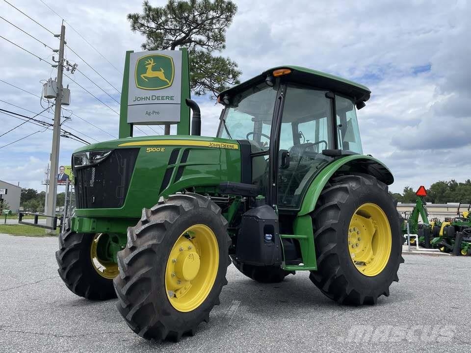 John Deere 5100E الجرارات
