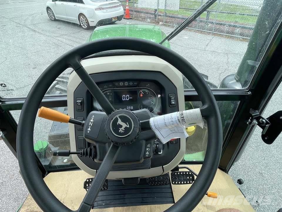 John Deere 5100E الجرارات