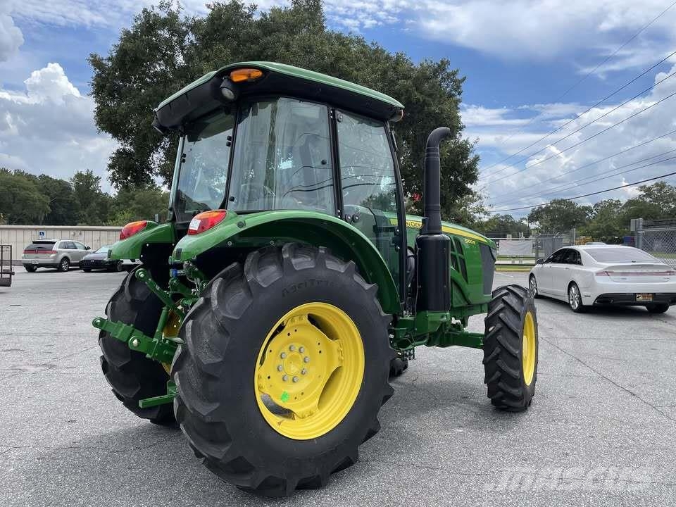 John Deere 5100E الجرارات