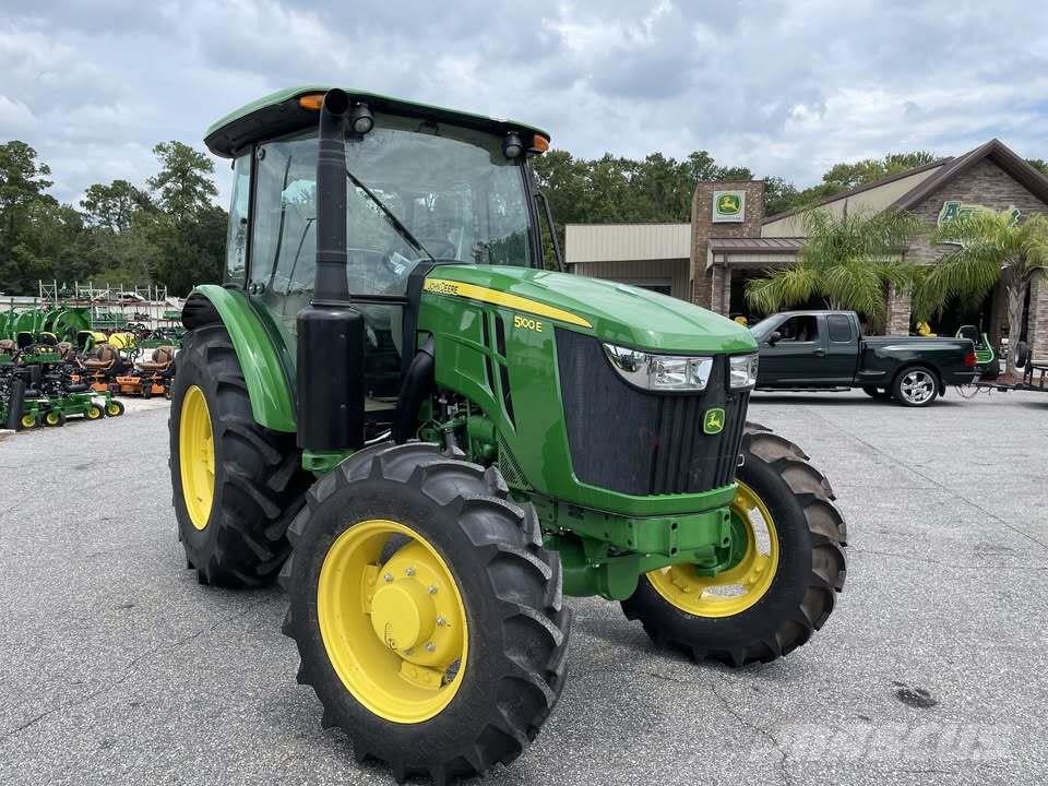 John Deere 5100E الجرارات
