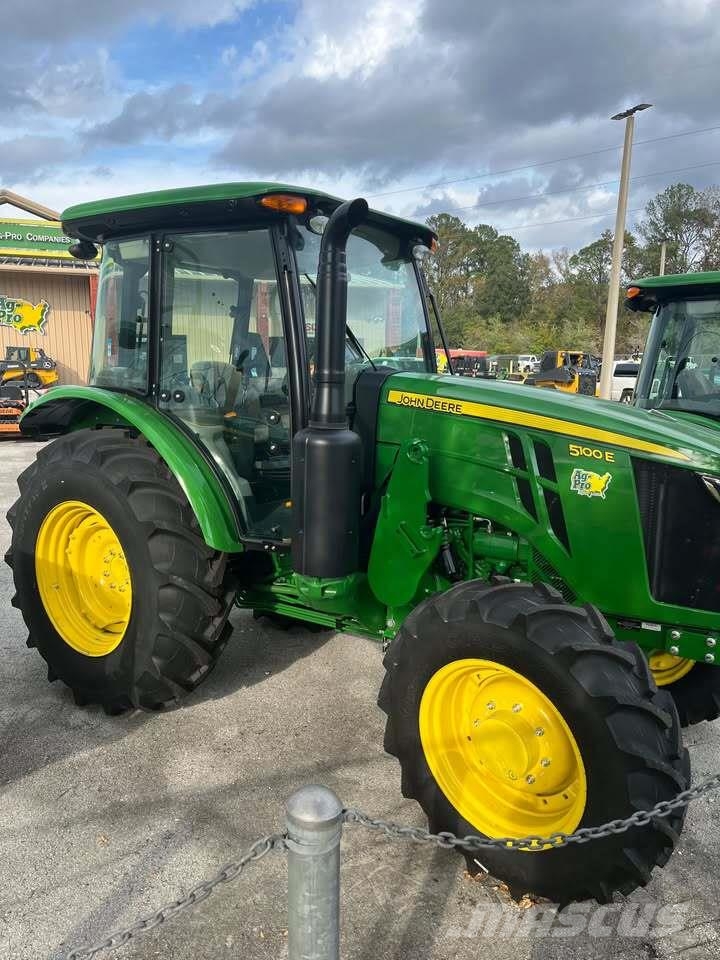 John Deere 5100E الجرارات