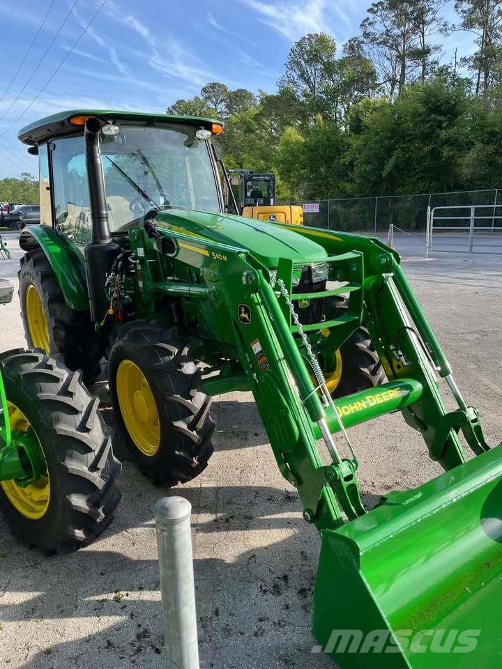 John Deere 5100E الجرارات