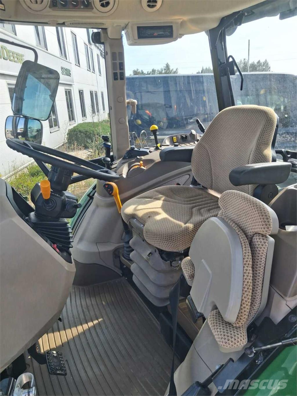 John Deere 5100M Трактори