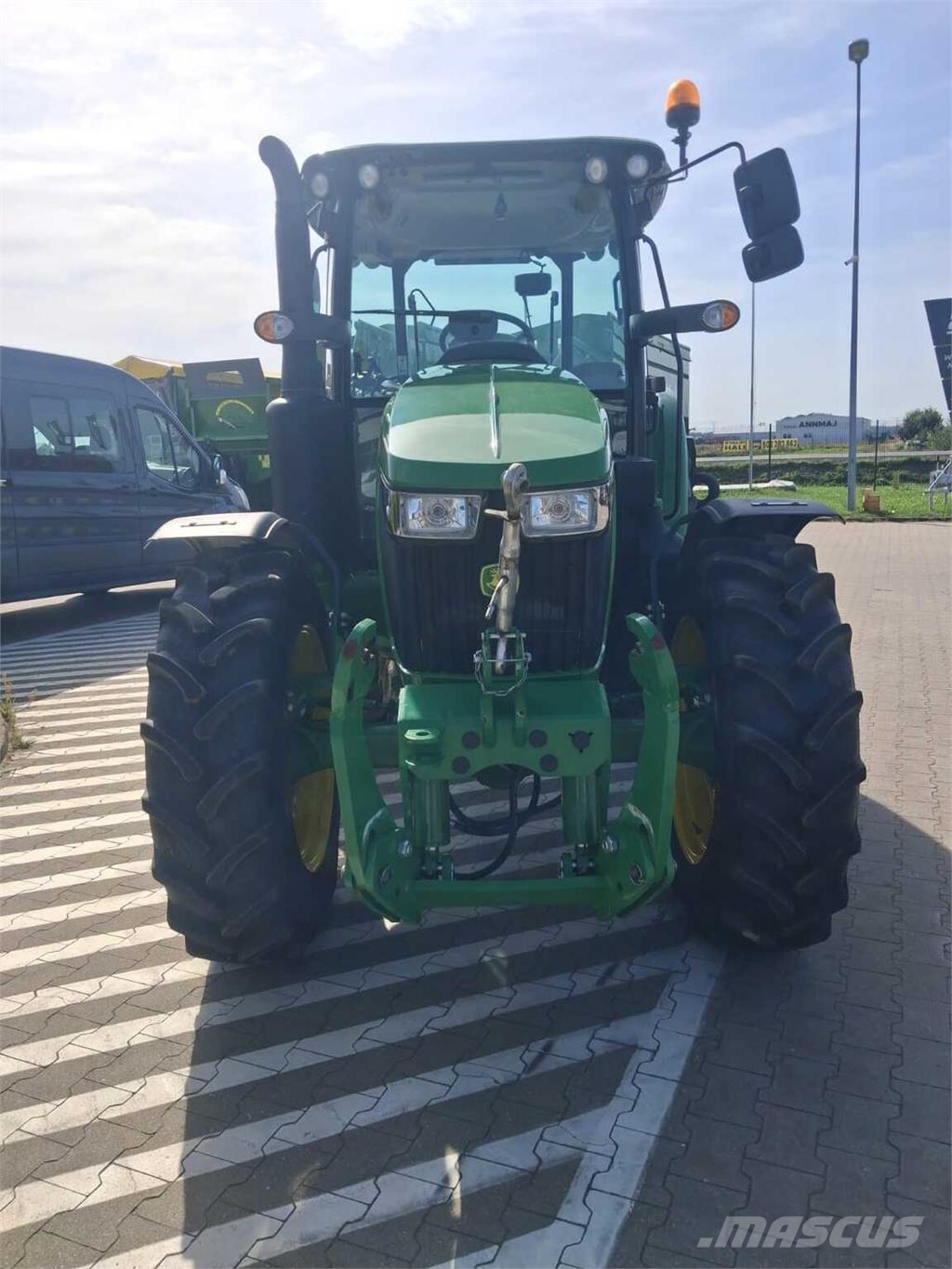John Deere 5100M Трактори