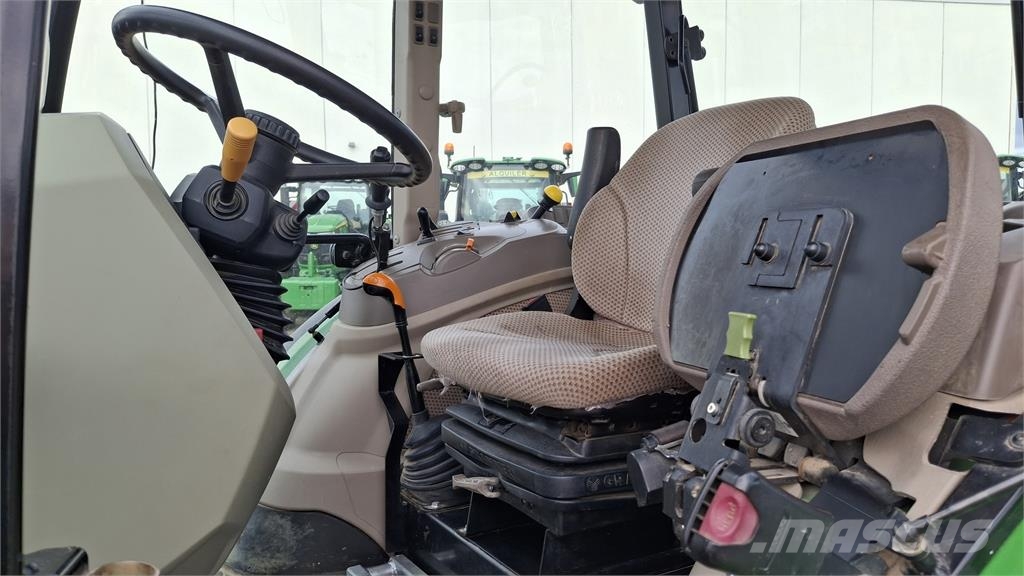John Deere 5115M トラクター