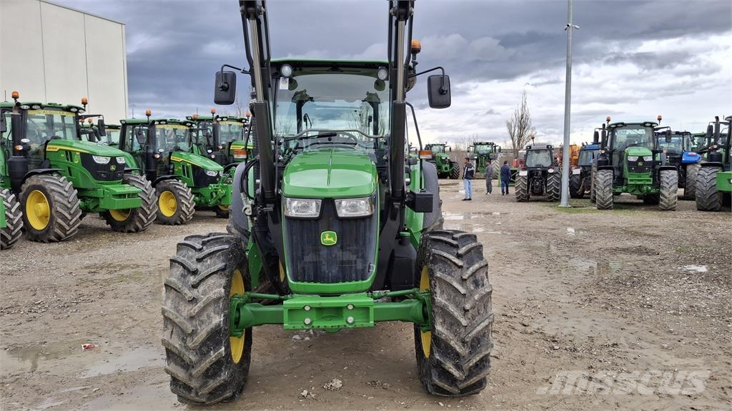 John Deere 5115M トラクター