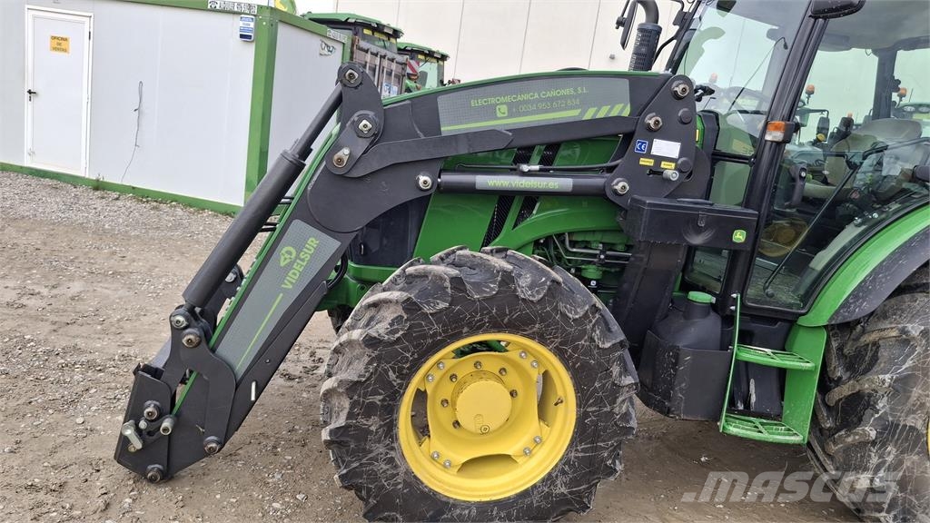 John Deere 5115M トラクター