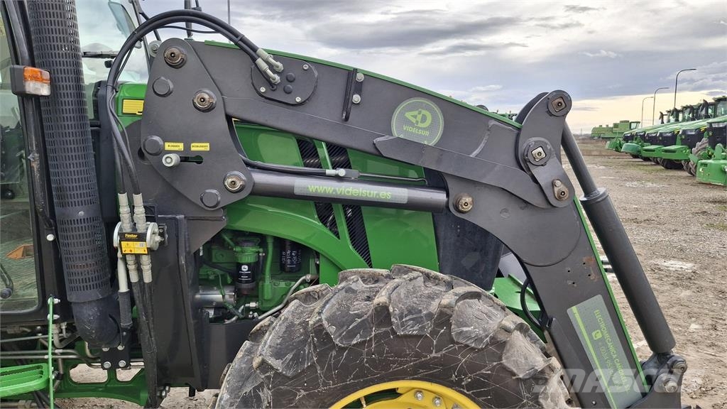 John Deere 5115M トラクター