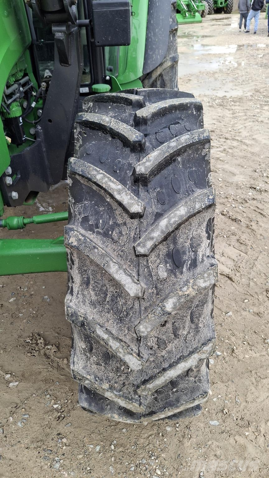 John Deere 5115M トラクター