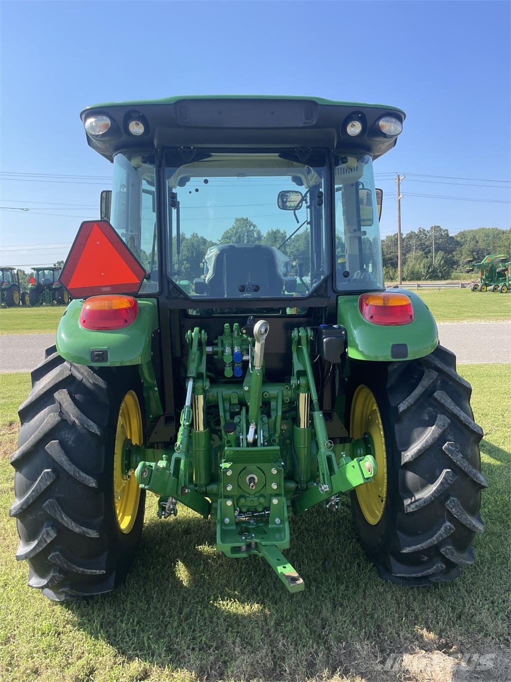 John Deere 5115M Traktorok
