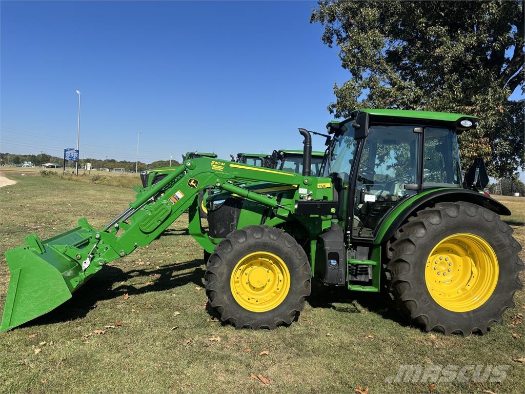 John Deere 5120M Traktory